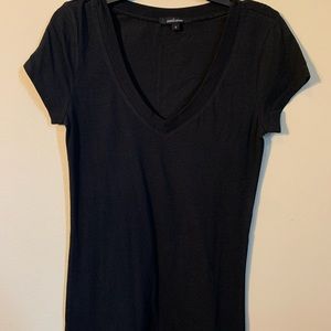 black v-neck cotton t-shirt